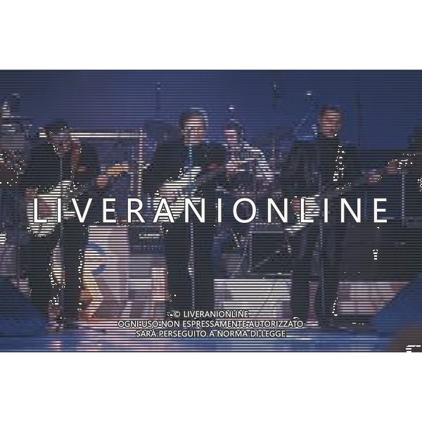 DIAP-RETROSPETTIVA COMPLESSO MUSICALE DIK DIK NELLA FOTO IL COMPLESSO MUSICALE DEI DIK DIK OSPITI DELLA TRASMISSIONE TELEVISIVA “UNA ROTONDA SUL MARE “ ANNO 1990 AG ALDO LIVERANI SAS