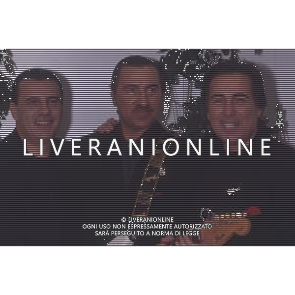 DIAP-RETROSPETTIVA COMPLESSO MUSICALE DIK DIK NELLA FOTO IL COMPLESSO MUSICALE DEI DIK DIK OSPITI DELLA TRASMISSIONE TELEVISIVA “UNA ROTONDA SUL MARE “ ANNO 1990 AG ALDO LIVERANI SAS