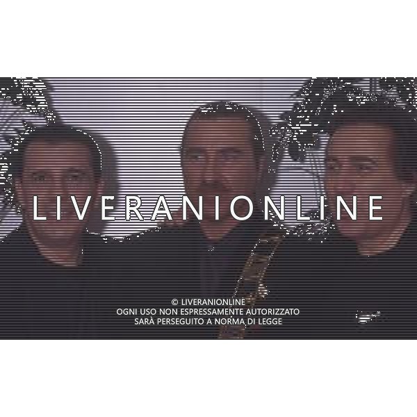 DIAP-RETROSPETTIVA COMPLESSO MUSICALE DIK DIK NELLA FOTO IL COMPLESSO MUSICALE DEI DIK DIK OSPITI DELLA TRASMISSIONE TELEVISIVA “UNA ROTONDA SUL MARE “ ANNO 1990 AG ALDO LIVERANI SAS