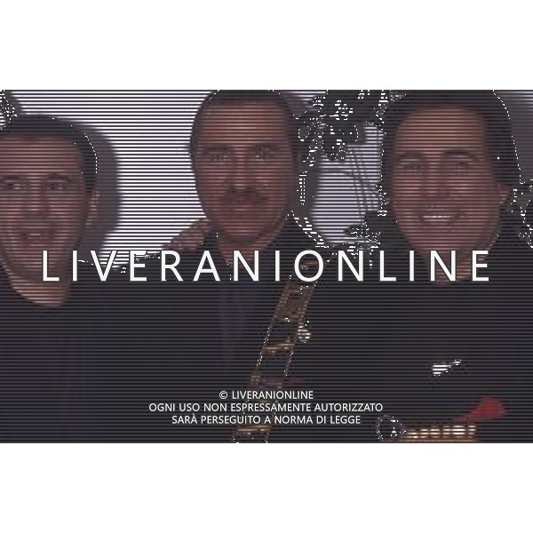 DIAP-RETROSPETTIVA COMPLESSO MUSICALE DIK DIK NELLA FOTO IL COMPLESSO MUSICALE DEI DIK DIK OSPITI DELLA TRASMISSIONE TELEVISIVA “UNA ROTONDA SUL MARE “ ANNO 1990 AG ALDO LIVERANI SAS