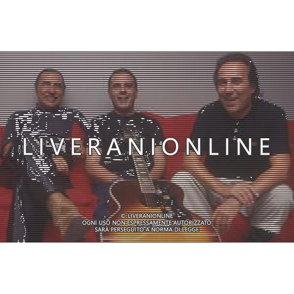 DIAP-RETROSPETTIVA COMPLESSO MUSICALE DIK DIK NELLA FOTO IL COMPLESSO MUSICALE DEI DIK DIK OSPITI DELLA TRASMISSIONE TELEVISIVA “UNA ROTONDA SUL MARE “ ANNO 1990 AG ALDO LIVERANI SAS