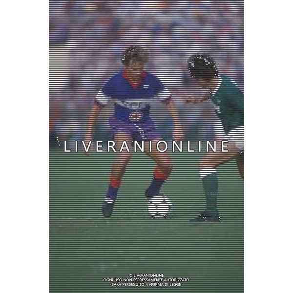 DIAP-RETROSPETTIVA LUCA CECCONI CALCIATORE NELLA FOTO LUCA CECCONI CON LA MAGLIA DELLA FIORENTINA CALCIO NELL\'ANNO 1984 AG ALDO LIVERANI SAS