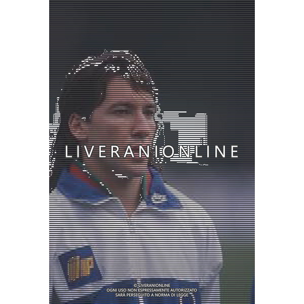 DIAP-RETROSPETTIVA RAFFAELE AMETRANO CALCIATORE NELLA FOTO RAFFAELE AMETRANO CON LA MAGLIA DELLA NAZIONALE ITALIANA DI CALCIO AG ALDO LIVERANI SAS