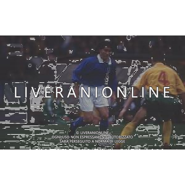 DIAP-RETROSPETTIVA RAFFAELE AMETRANO CALCIATORE NELLA FOTO RAFFAELE AMETRANO CON LA MAGLIA DELLA NAZIONALE ITALIANA DI CALCIO AG ALDO LIVERANI SAS