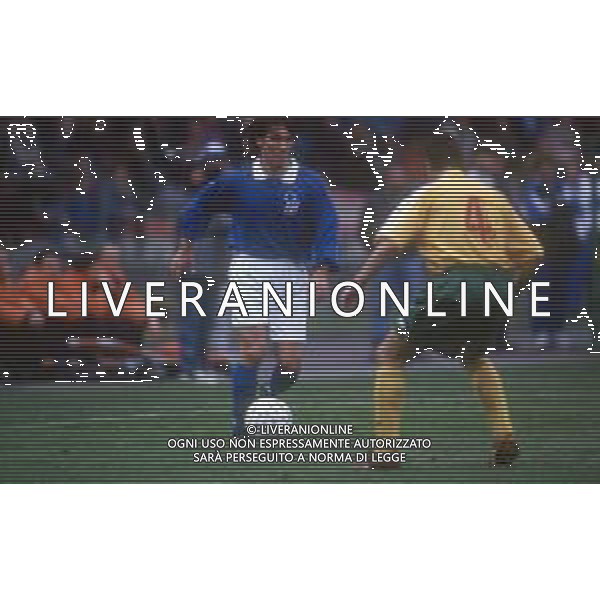 DIAP-RETROSPETTIVA RAFFAELE AMETRANO CALCIATORE NELLA FOTO RAFFAELE AMETRANO CON LA MAGLIA DELLA NAZIONALE ITALIANA DI CALCIO AG ALDO LIVERANI SAS