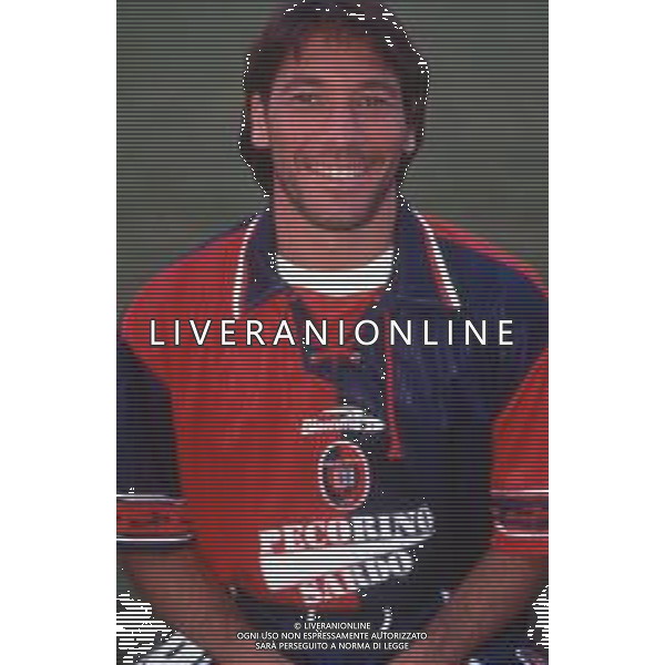 DIAP-RETROSPETTIVA RAFFAELE AMETRANO CALCIATORE NELLA FOTO RAFFAELE AMETRANO CON LA MAGLIA DEL CAGLIARI CALCIO AG ALDO LIVERANI SAS