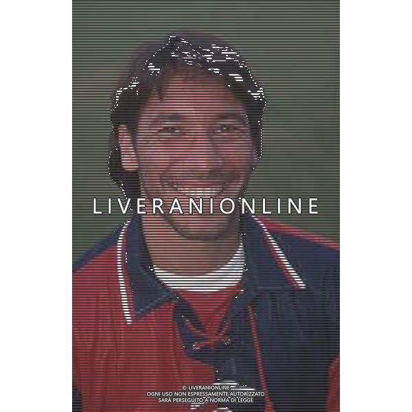 DIAP-RETROSPETTIVA RAFFAELE AMETRANO CALCIATORE NELLA FOTO RAFFAELE AMETRANO CON LA MAGLIA DEL CAGLIARI CALCIO AG ALDO LIVERANI SAS
