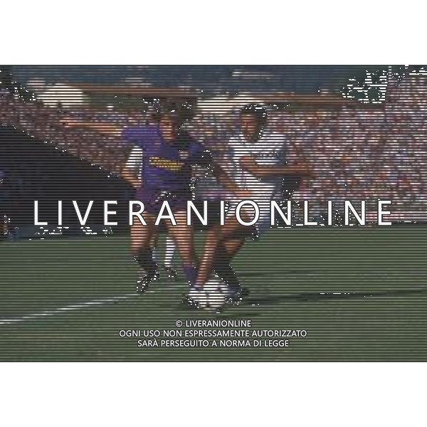 DIAP-RETROSPETTIVA STEFANO CAROBBI CALCIATORE NELLA FOTO STEFANO CAROBBI CON LA MAGLIA DELLA FIORENTINA CALCIO NELL\'ANNO 1986-87 E TONINO CEREZO AG ALDO LIVERANI SAS