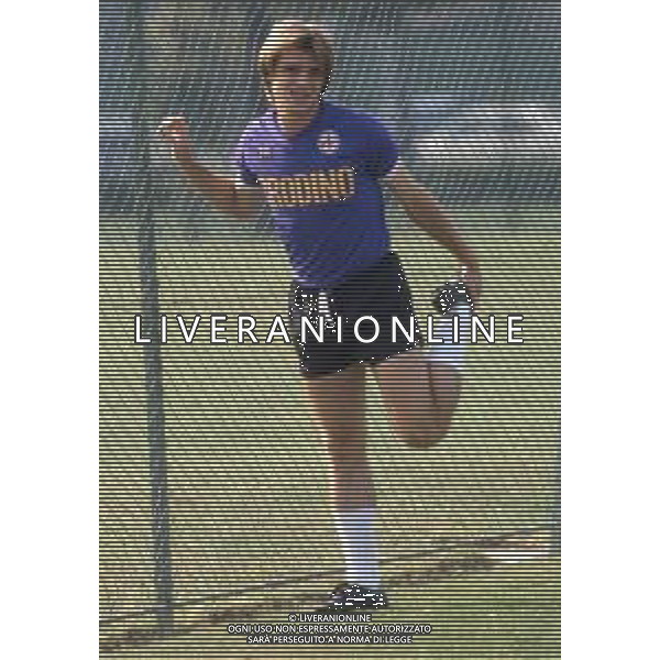 DIAP-RETROSPETTIVA STEFANO CAROBBI CALCIATORE NELLA FOTO STEFANO CAROBBI CON LA MAGLIA DELLA FIORENTINA CALCIO NELL\'ANNO 1986-87 AG ALDO LIVERANI SAS