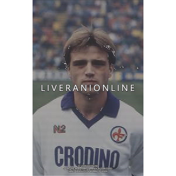 DIAP-RETROSPETTIVA STEFANO CAROBBI CALCIATORE NELLA FOTO STEFANO CAROBBI CON LA MAGLIA DELLA FIORENTINA CALCIO NELL\'ANNO 1986-87 AG ALDO LIVERANI SAS