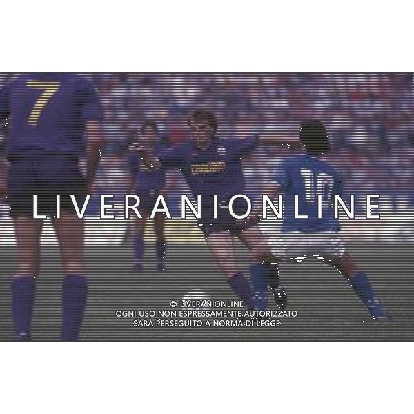DIAP-RETROSPETTIVA STEFANO CAROBBI CALCIATORE NELLA FOTO STEFANO CAROBBI CON LA MAGLIA DELLA FIORENTINA CALCIO NELL\'ANNO 1986-87 AG ALDO LIVERANI SAS
