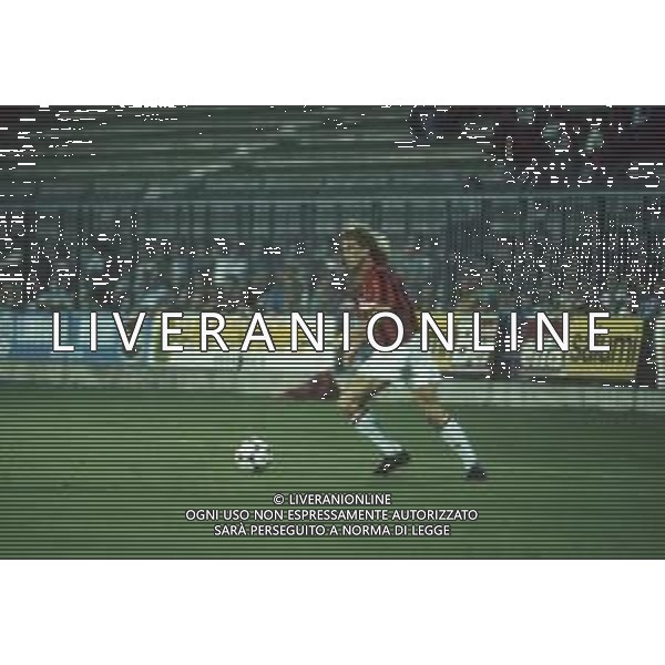 DIAP-RETROSPETTIVA STEFANO CAROBBI CALCIATORE NELLA FOTO STEFANO CAROBBI CON LA MAGLIA DEL MILAN NELL\'ANNO 1989-90 AG ALDO LIVERANI SAS