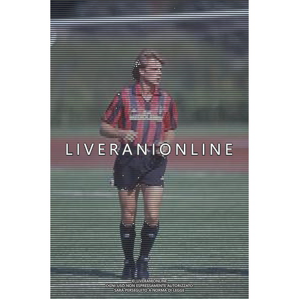 DIAP-RETROSPETTIVA STEFANO CAROBBI CALCIATORE NELLA FOTO STEFANO CAROBBI CON LA MAGLIA DEL MILAN NELL\'ANNO 1989-90 AG ALDO LIVERANI SAS
