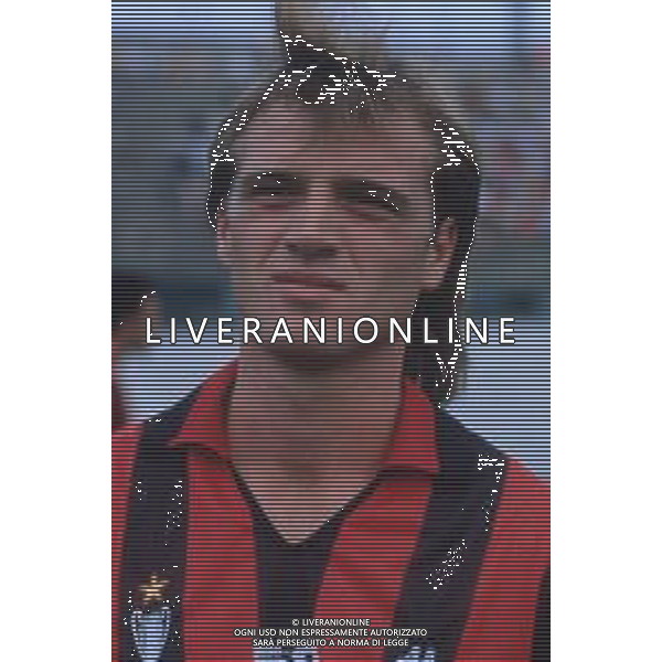 DIAP-RETROSPETTIVA STEFANO CAROBBI CALCIATORE NELLA FOTO STEFANO CAROBBI CON LA MAGLIA DEL MILAN NELL\'ANNO 1989-90 AG ALDO LIVERANI SAS