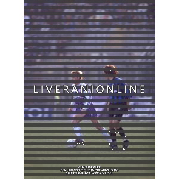 DIAP-RETROSPETTIVA STEFANO CAROBBI CALCIATORE NELLA FOTO STEFANO CAROBBI CON LA MAGLIA DELLA FIORENTINA CALCIO NELL\'ANNO 1991-1992 AG ALDO LIVERANI SAS