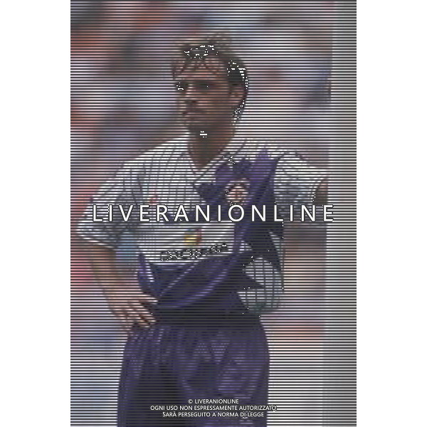 DIAP-RETROSPETTIVA STEFANO CAROBBI CALCIATORE NELLA FOTO STEFANO CAROBBI CON LA MAGLIA DELLA FIORENTINA CALCIO NELL\'ANNO 1991-1992 AG ALDO LIVERANI SAS