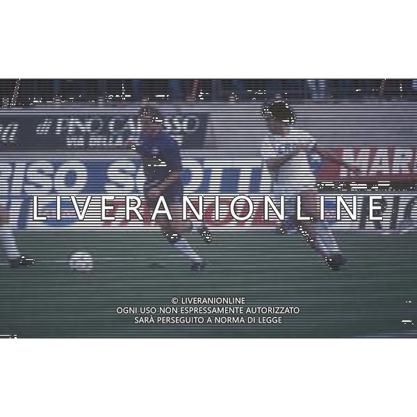 DIAP-RETROSPETTIVA STEFANO CAROBBI CALCIATORE NELLA FOTO STEFANO CAROBBI CON LA MAGLIA DEL FIORENTINA CALCIO NELL\'ANNO 1988-89 AG ALDO LIVERANI SAS
