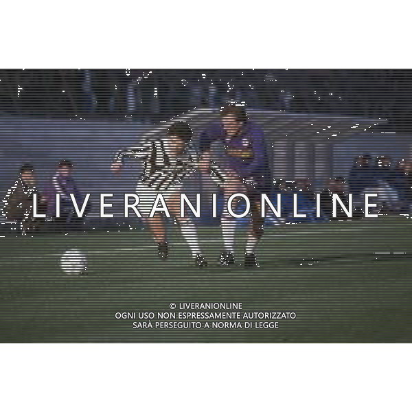 DIAP-RETROSPETTIVA STEFANO CAROBBI CALCIATORE NELLA FOTO STEFANO CAROBBI CON LA MAGLIA DEL FIORENTINA CALCIO NELL\'ANNO 1988-89 E RUI BARROS AG ALDO LIVERANI SAS
