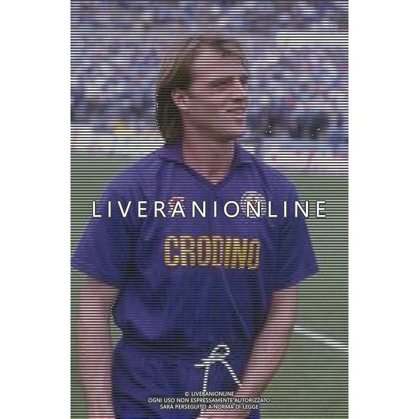 DIAP-RETROSPETTIVA STEFANO CAROBBI CALCIATORE NELLA FOTO STEFANO CAROBBI CON LA MAGLIA DEL FIORENTINA CALCIO NELL\'ANNO 1988-89 AG ALDO LIVERANI SAS