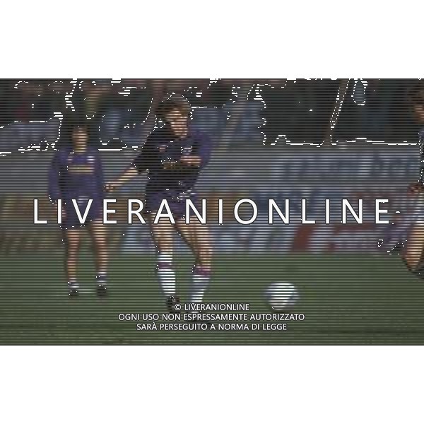 DIAP-RETROSPETTIVA STEFANO CAROBBI CALCIATORE NELLA FOTO STEFANO CAROBBI CON LA MAGLIA DEL FIORENTINA CALCIO NELL\'ANNO 1988-89 AG ALDO LIVERANI SAS