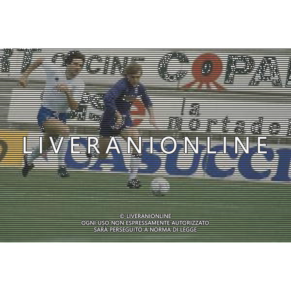 DIAP-RETROSPETTIVA STEFANO CAROBBI CALCIATORE NELLA FOTO STEFANO CAROBBI CON LA MAGLIA DEL FIORENTINA CALCIO NELL\'ANNO 1988-89 AG ALDO LIVERANI SAS