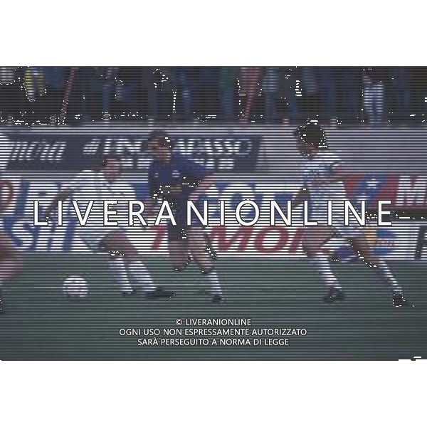 DIAP-RETROSPETTIVA STEFANO CAROBBI CALCIATORE NELLA FOTO STEFANO CAROBBI CON LA MAGLIA DEL FIORENTINA CALCIO NELL\'ANNO 1988-89 AG ALDO LIVERANI SAS