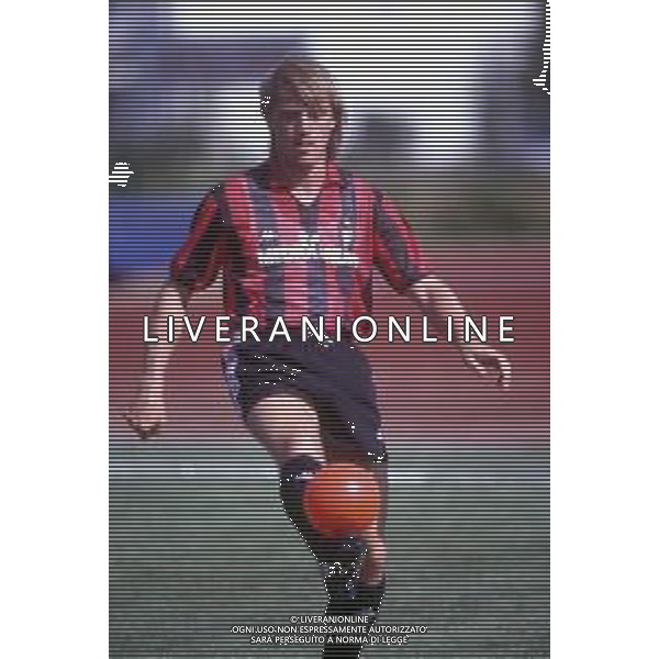 DIAP-RETROSPETTIVA STEFANO CAROBBI CALCIATORE NELLA FOTO STEFANO CAROBBI CON LA MAGLIA DEL MILAN NELL\'ANNO 1990-1991 AG ALDO LIVERANI SAS