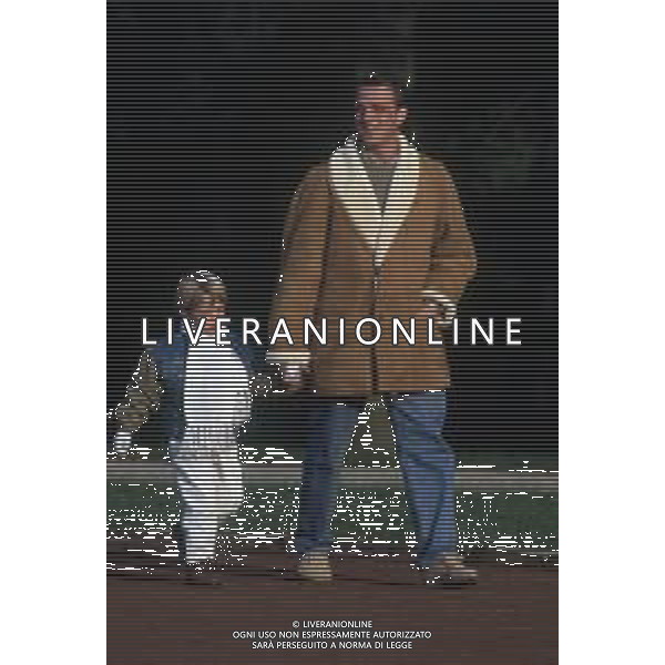 DIAP-RETROSPETTIVA STEFANO CAROBBI CALCIATORE NELLA FOTO STEFANO CAROBBI CON IL FIGLIO A MILANELLO NELL\'ANNO 1990-91 AG ALDO LIVERANI SAS