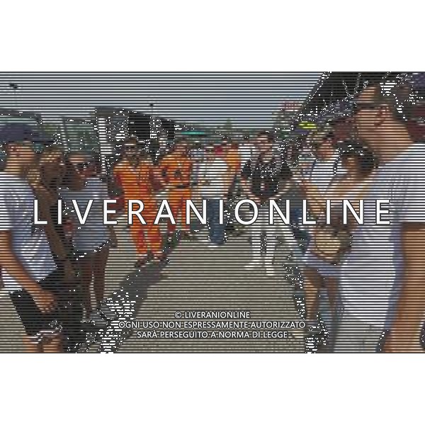 IMOLA 06 07 2025 AUTODROMO ENZO E DINO FERRARI ELMS 4 ORE DI IMOLA NELLA FOTO FOTO CON LA GIORNALISTA CAROLINA TEDESCHI ©SANNA - AGENZIA ALDO LIVERANI SAS