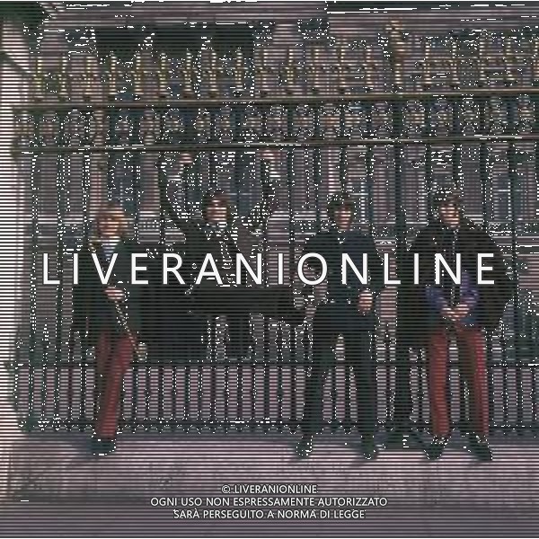 COL-RETROSPETTIVA COMPLESSO MUSICALE THE PRIMITIVES NELLA FOTO IL COMPLESSO MUSICALE THE PRIMITIVES A LONDRA ANNI 1965-70 AG ALDO LIVERANI SAS