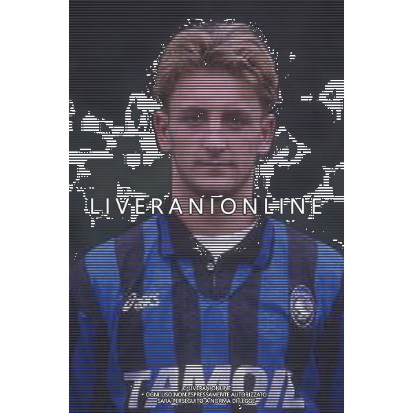 DIAP-RETROSPETTIVA TOMAS LOCATELLI CALCIATORE NELLA FOTO TOMAS LOCATELLI CON LA MAGLIA DELL\'ATALANTA CALCIO AG ALDO LIVERANI SAS