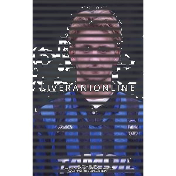 DIAP-RETROSPETTIVA TOMAS LOCATELLI CALCIATORE NELLA FOTO TOMAS LOCATELLI CON LA MAGLIA DELL\'ATALANTA CALCIO AG ALDO LIVERANI SAS