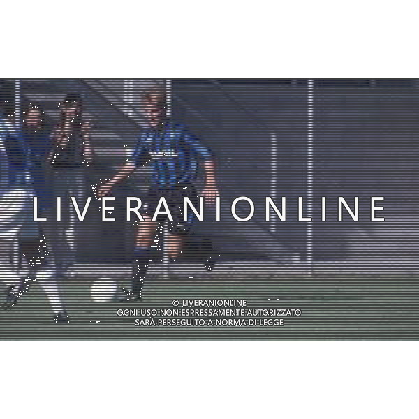DIAP-RETROSPETTIVA TOMAS LOCATELLI CALCIATORE NELLA FOTO TOMAS LOCATELLI CON LA MAGLIA DELL\'ATALANTA CALCIO AG ALDO LIVERANI SAS