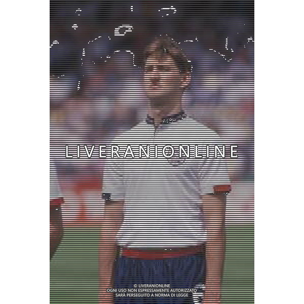 DIAP-RETROSPETTIVA TONY ADAMS CALCIATORE NELLA FOTO TONY ADAMS CON LA MAGLIA DELLA NAZIONALE INGLESE AG ALDO LIVERANI SAS