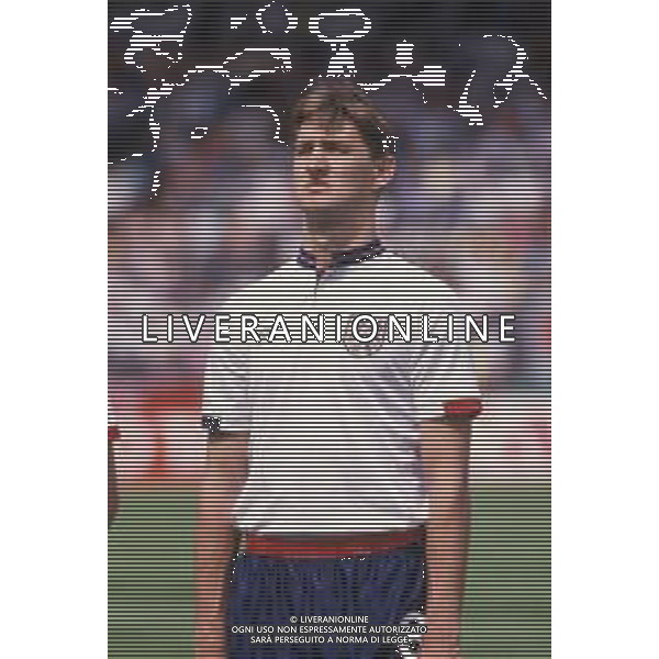DIAP-RETROSPETTIVA TONY ADAMS CALCIATORE NELLA FOTO TONY ADAMS CON LA MAGLIA DELLA NAZIONALE INGLESE AG ALDO LIVERANI SAS
