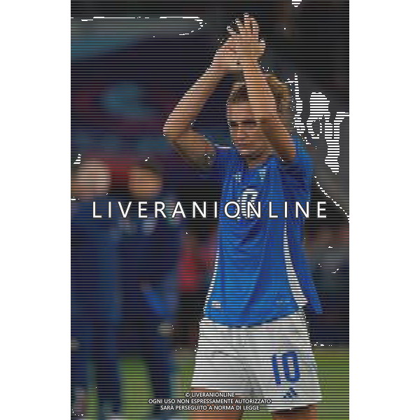TVEM July 07, 2025 Geneva, Switzerland - Portugal vs Italy - Women\'s UEFA Euro 2025 - Stade de Geneve. In the pic: Cristiana Girelli of Italy applauds fans ©TVEM Emmanuele Mastrodonato - AGENZIA ALDO LIVERANI SAS