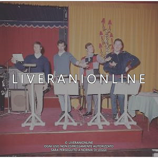 COL-RETROSPETTIVA COMPLESSO MUSICALE THE HAPPENINGS NELLA FOTO IL COMPLESSO MUSICALE THE HAPPENINGS NELL\'ANNO 1960-1965 AG ALDO LIVERANI SAS