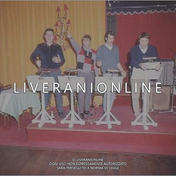 COL-RETROSPETTIVA COMPLESSO MUSICALE THE HAPPENINGS NELLA FOTO IL COMPLESSO MUSICALE THE HAPPENINGS NELL\'ANNO 1960-1965 AG ALDO LIVERANI SAS