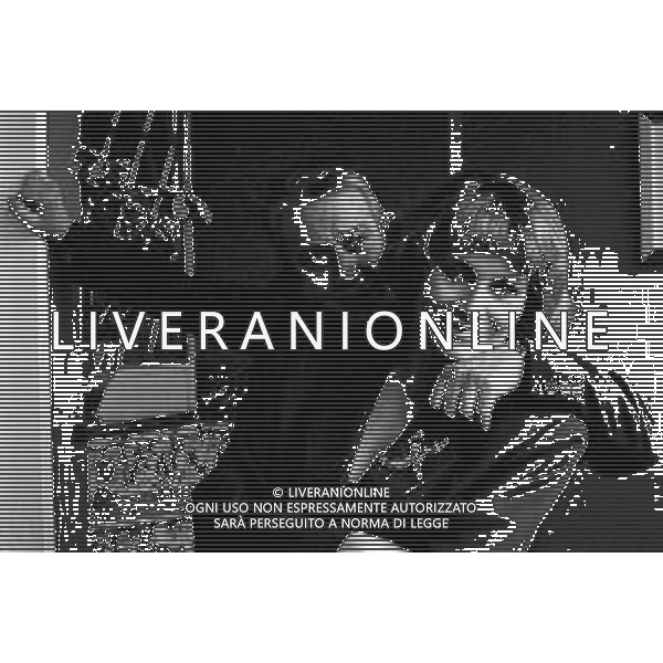 NEG-RETROSPETTIVA ALBERTO LIONELLO ATTORE NELLA FOTO ALBERTO LIONELLO CON L’ATTRICE ERIKA BLANC NELL\'ANNO 1989 A MILANO AG ALDO LIVERANI SAS