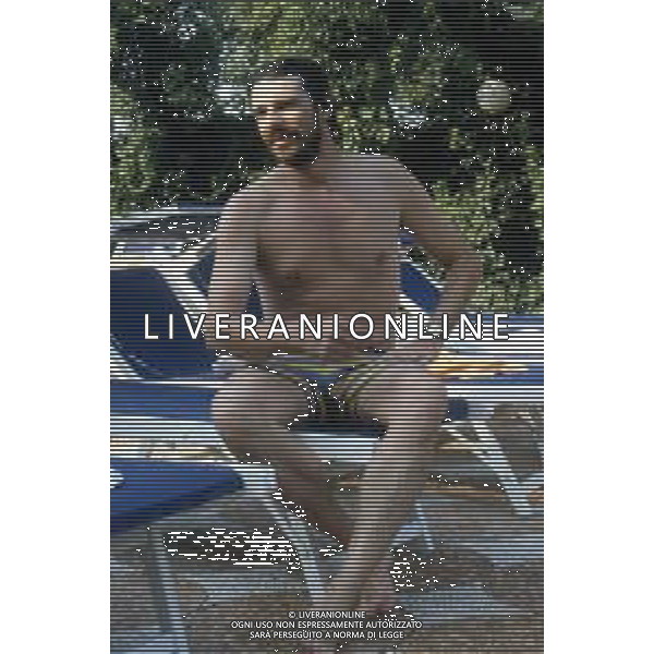 DIAP-RETROSPETTIVA RICKY TOGNAZZI ATTORE NELLA FOTO RICKY TOGNAZZI IN PISCINA FOTO MARIO DOTTI-AG ALDO LIVERANI SAS 