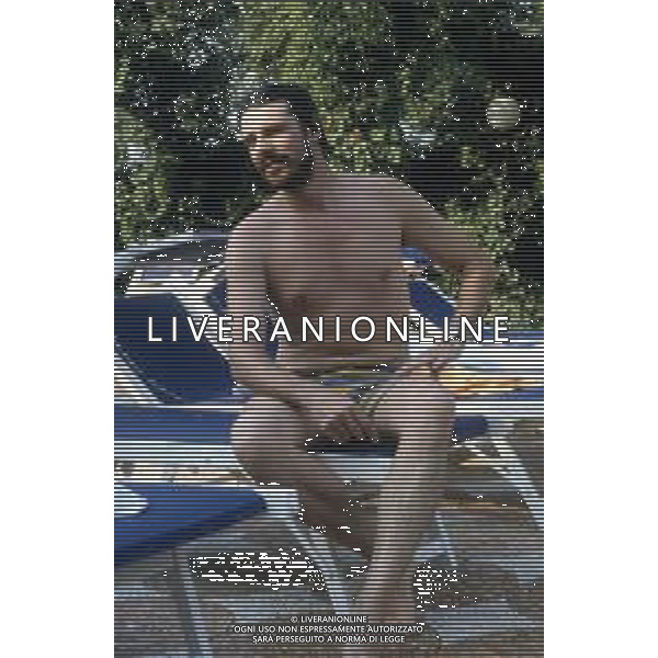DIAP-RETROSPETTIVA RICKY TOGNAZZI ATTORE NELLA FOTO RICKY TOGNAZZI IN PISCINA FOTO MARIO DOTTI-AG ALDO LIVERANI SAS 