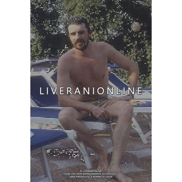 DIAP-RETROSPETTIVA RICKY TOGNAZZI ATTORE NELLA FOTO RICKY TOGNAZZI IN PISCINA FOTO MARIO DOTTI-AG ALDO LIVERANI SAS 