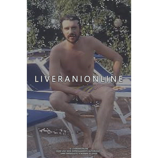 DIAP-RETROSPETTIVA RICKY TOGNAZZI ATTORE NELLA FOTO RICKY TOGNAZZI IN PISCINA FOTO MARIO DOTTI-AG ALDO LIVERANI SAS 