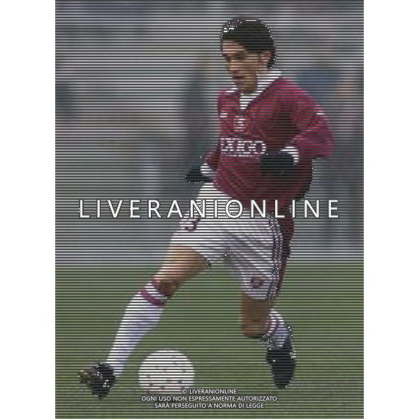 ST-RETROSPETTIVA IGHLI VANNUCCHI CALCIATORE NELLA FOTO IGHLI VANNUCCHI CON LA MAGLIA DELLA SALENITANA CALCIO AG ALDO LIVERANI SAS