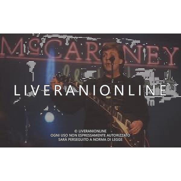DIAP-RETROSPETIIVA PAUL MC CARTNEY CANTANTE NELLA FOTO PAUL MC CARTNEY AL FESTIVAL DI SANREMO NELL\'ANNO 1988 AG ALDO LIVERANI SAS
