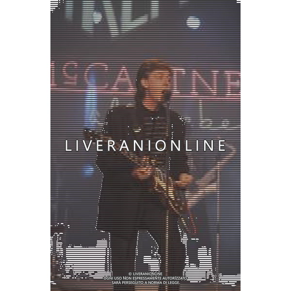 DIAP-RETROSPETIIVA PAUL MC CARTNEY CANTANTE NELLA FOTO PAUL MC CARTNEY AL FESTIVAL DI SANREMO NELL\'ANNO 1988 AG ALDO LIVERANI SAS