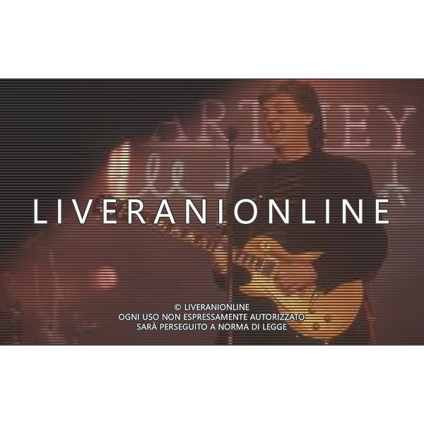 DIAP-RETROSPETIIVA PAUL MC CARTNEY CANTANTE NELLA FOTO PAUL MC CARTNEY AL FESTIVAL DI SANREMO NELL\'ANNO 1988 AG ALDO LIVERANI SAS