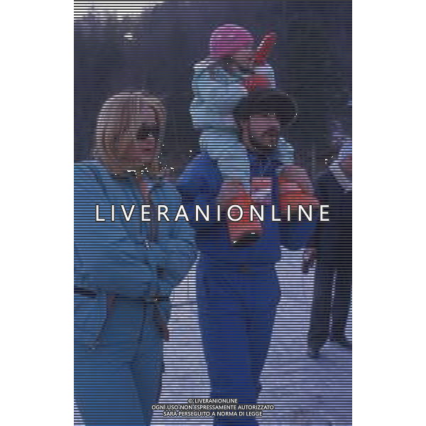 DIAP-RETROSPETTIVA RICKY TOGNAZZI ATTORE NELLA FOTO RICKY TOGNAZZI ALLA MANIFESTAZIONE “LE OLIMPIADI DELLA NEVE“ CON SIMONA IZZO AG ALDO LIVERANI SAS