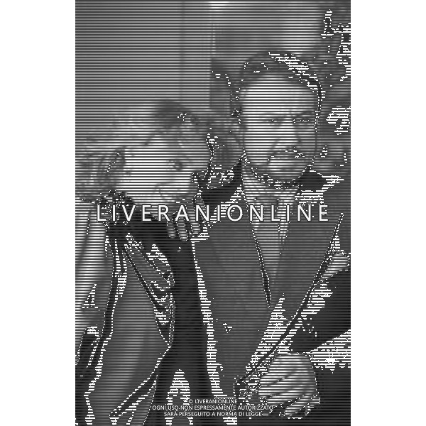 NEG- RETROSPETTIVA ERIKA BLANC ATTRICE  NELLA FOTO ERIKA BLANC CON ALBERTO LIONELLO NELL\'ANNO 1986 A MILANO IN TERRAZZA MARTINI AG ALDO LIVERANI SAS