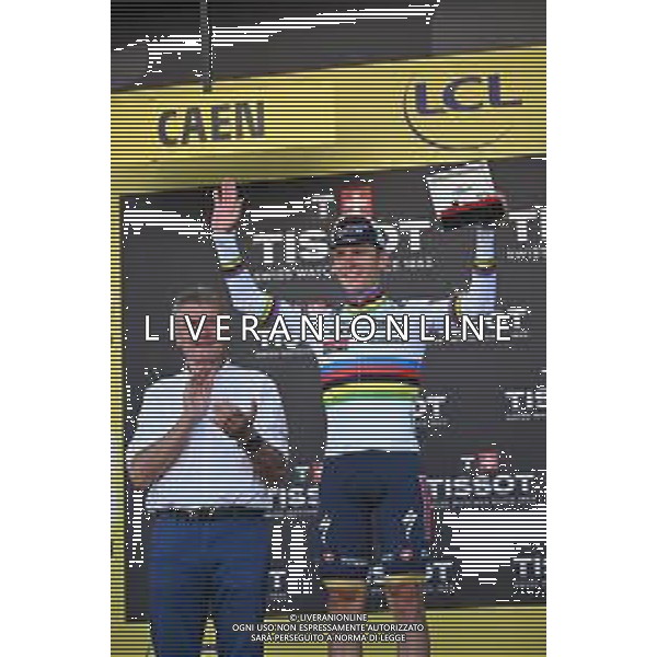 09-07-2025 Tour De France; Tappa 05 Caen - Caen; 2025, Soudal - Quick Step; Evenepoel, Remco; Thevenet, Bernard; Caen; ©SIROTTI - AGENZIA ALDO LIVERANI SAS
